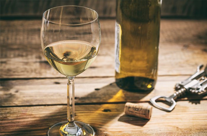 Białe wino Chardonnay - jak smakuje?