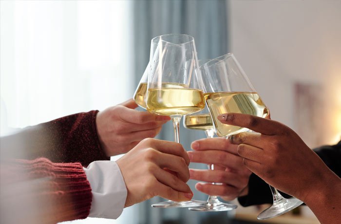 Toast białym winem - a jak smakuje Chardonnay