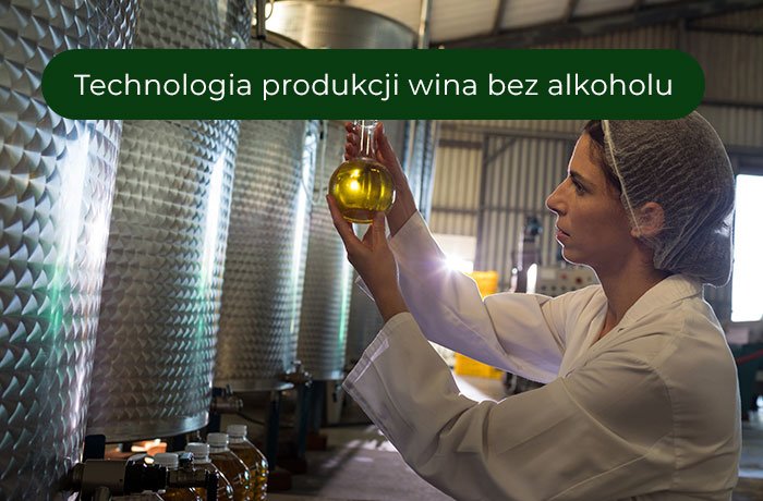 Technolog przygotowujący wino bezalkoholowe