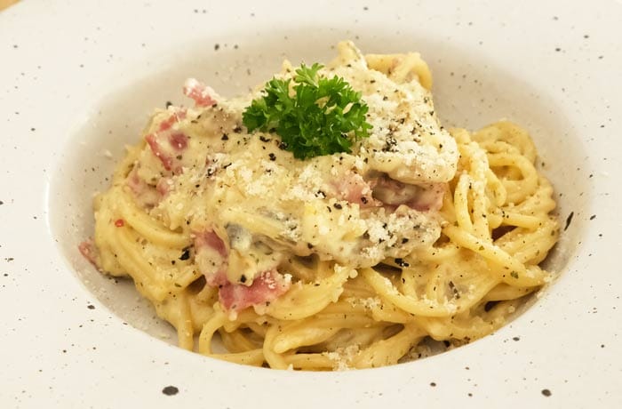 Spaghetti Carbonara - talerz z włoskim makaronem
