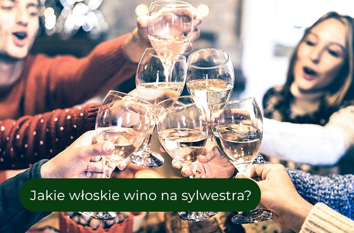 Toast winem na sylwestra