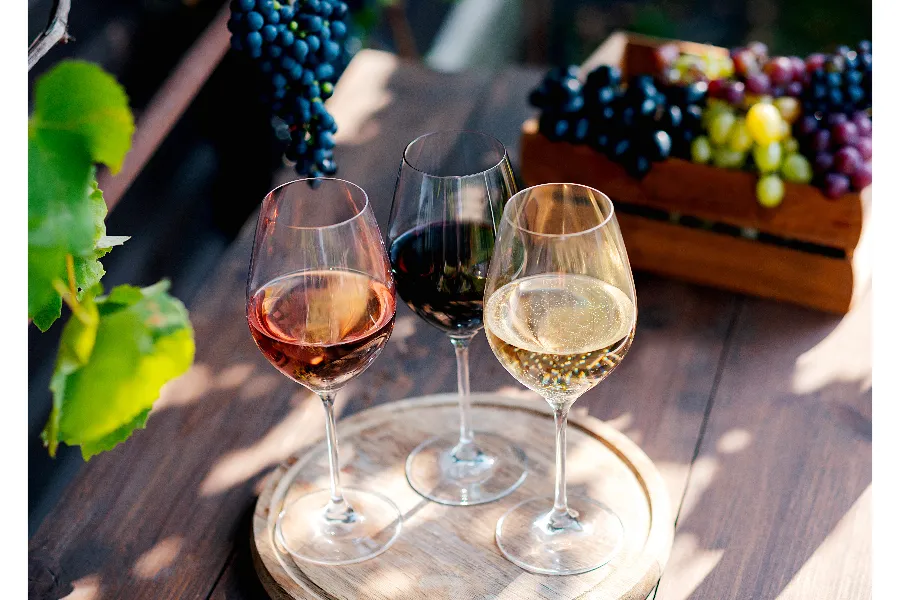 Wino 0% w kieliszkach