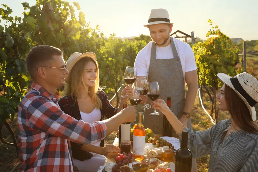 Aperitivo po włosku – jak wygląda idealny wiosenny wieczór